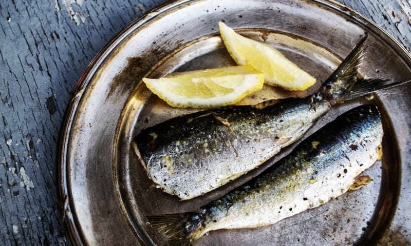 Wczasy nad morzem z wyżywieniem – dlaczego warto skorzystać z lokalnej kuchni?